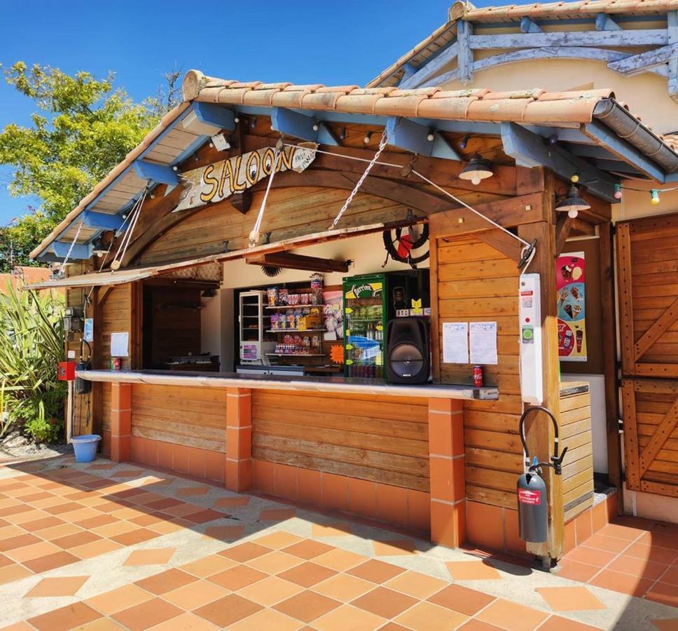 Camping Insolite Le Haut Village Saint-Michel-Chef-Chef Bagian luar foto