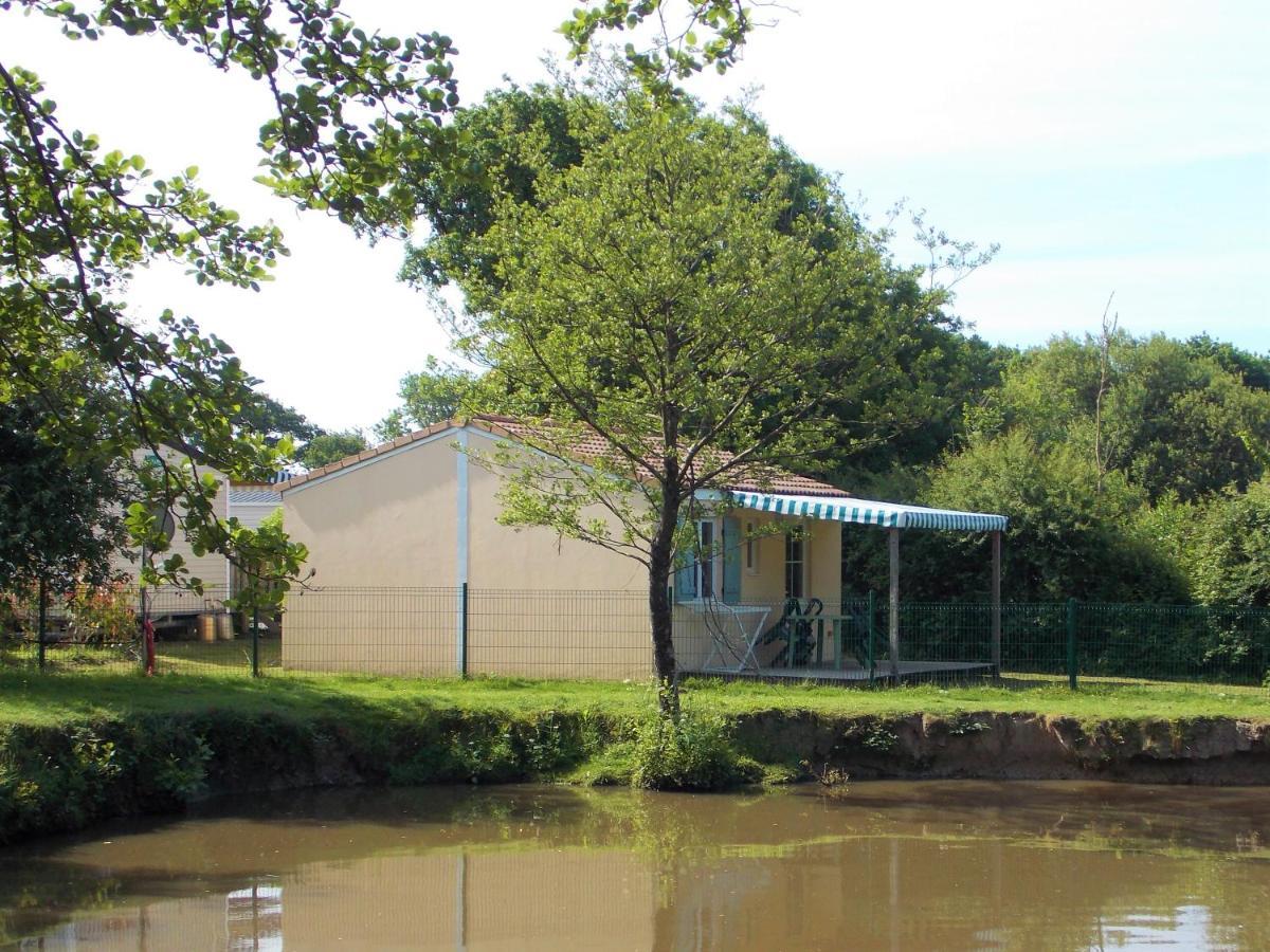 Camping Insolite Le Haut Village Saint-Michel-Chef-Chef Bagian luar foto