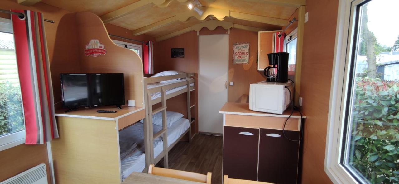 Camping Insolite Le Haut Village Saint-Michel-Chef-Chef Bagian luar foto
