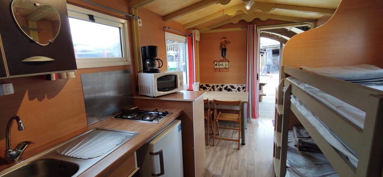 Camping Insolite Le Haut Village Saint-Michel-Chef-Chef Bagian luar foto