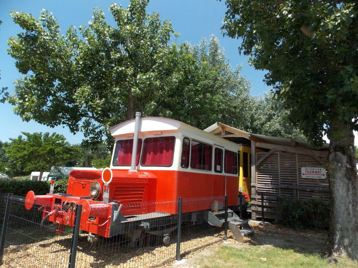 Camping Insolite Le Haut Village Saint-Michel-Chef-Chef Bagian luar foto