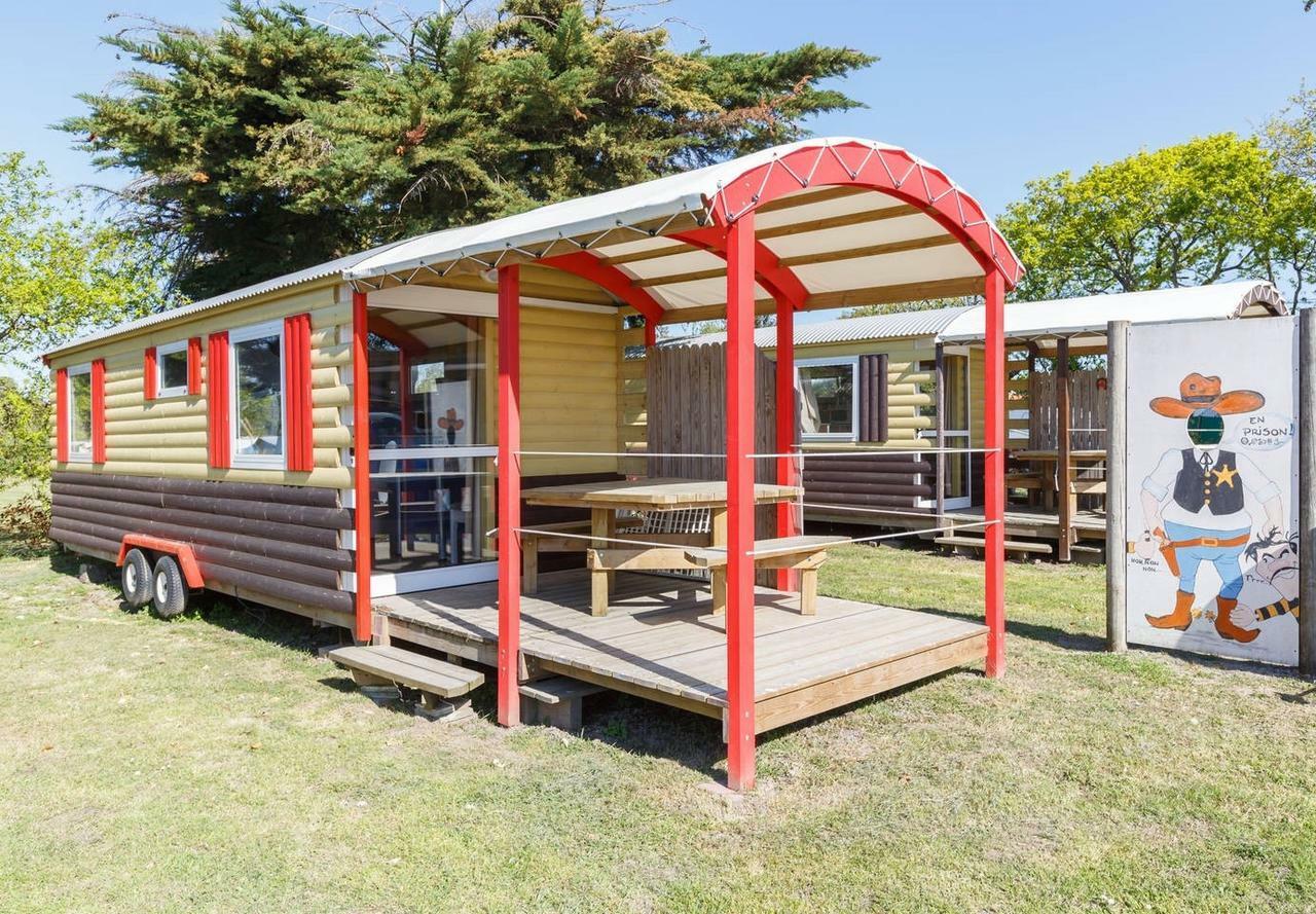 Camping Insolite Le Haut Village Saint-Michel-Chef-Chef Bagian luar foto