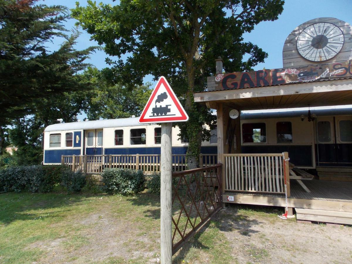 Camping Insolite Le Haut Village Saint-Michel-Chef-Chef Bagian luar foto
