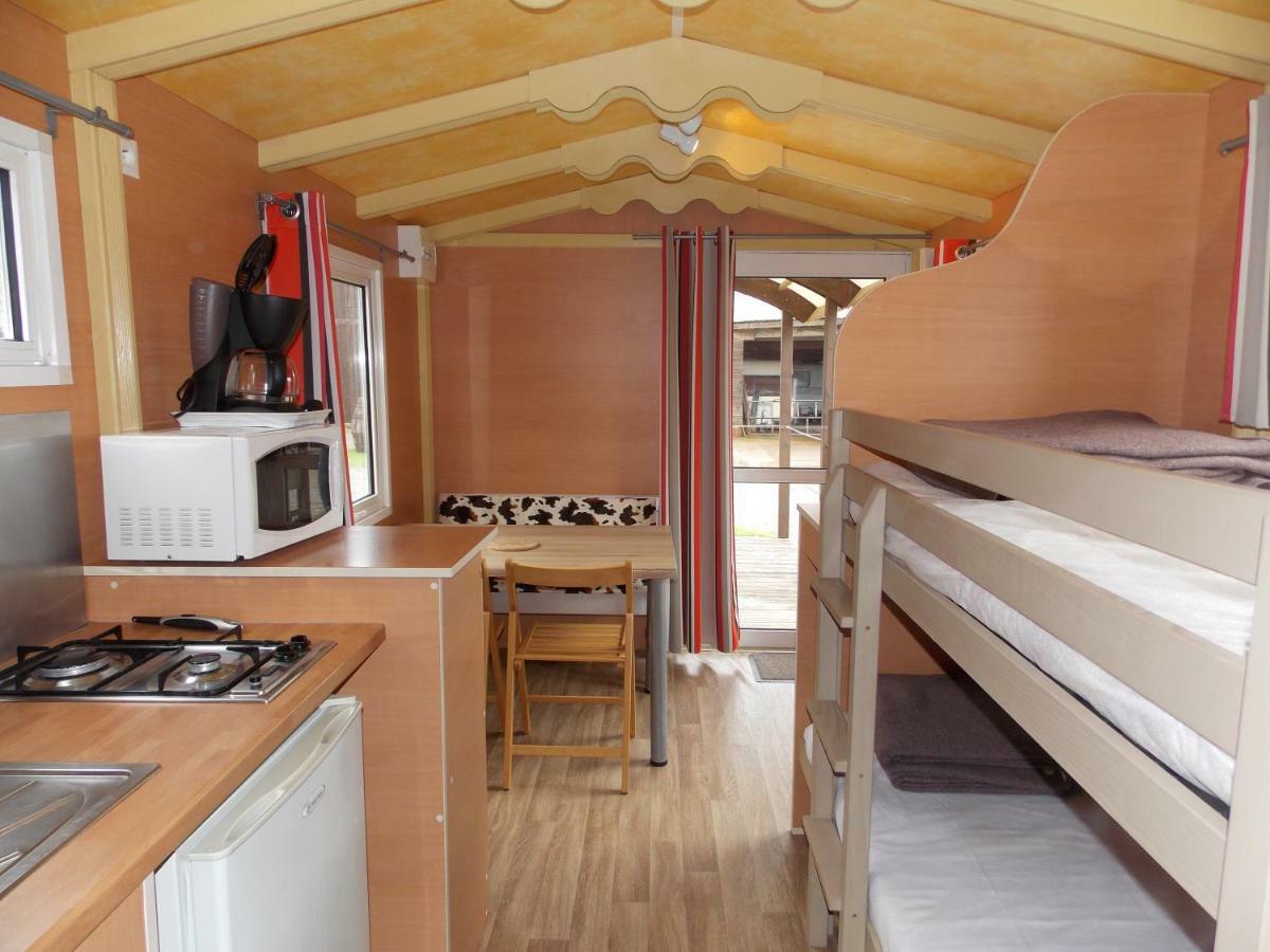 Camping Insolite Le Haut Village Saint-Michel-Chef-Chef Bagian luar foto